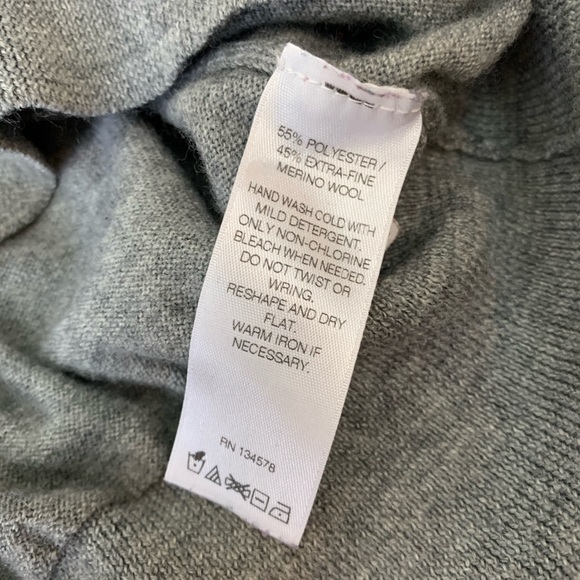 Vineyard Vines Gray Merino Wool V-Neck Sweater - Picture 8 of 8